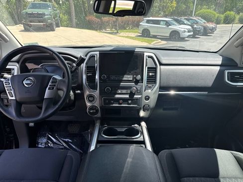 Used 2021 Nissan Titan SV w/ SV Convenience Package AWD/4WD image 18