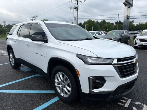 Used 2023 Chevrolet Traverse LS FWD image 3