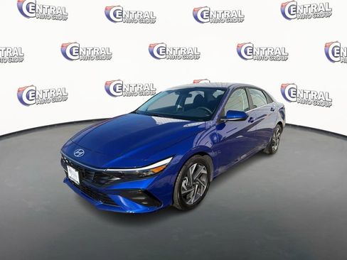 Certified 2025 Hyundai Elantra SEL image 1