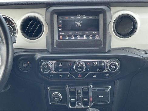 Used 2021 Jeep Wrangler Unlimited Islander image 12