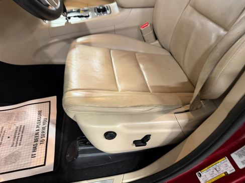 Used 2013 Jeep Grand Cherokee Limited w/ Luxury Group II image 38