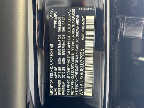 Certified 2025 Porsche Macan Electric image 36