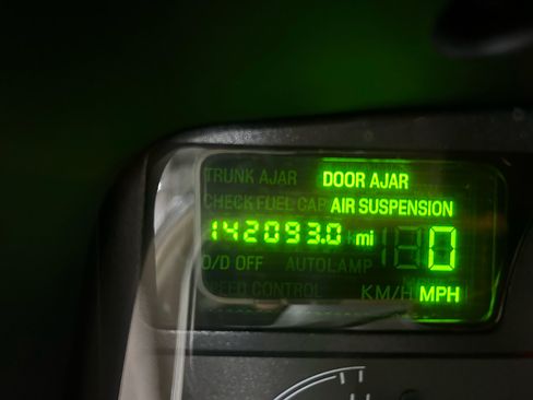 Used 2004 Lincoln Town Car Ultimate image 16