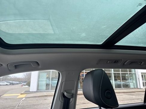 Certified 2024 Volkswagen Tiguan SE image 29