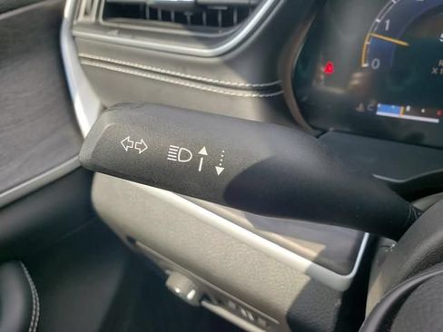 Used 2023 Jeep Grand Cherokee L Limited AWD/4WD image 30