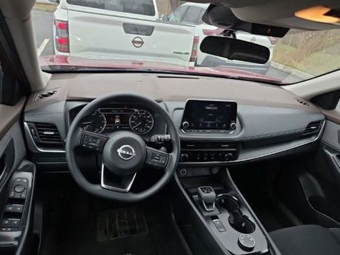 Used 2023 Nissan Rogue S image 3