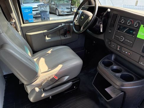 Used 2018 Chevrolet Express 2500 w/ Driver Convenience Package RWD image 15