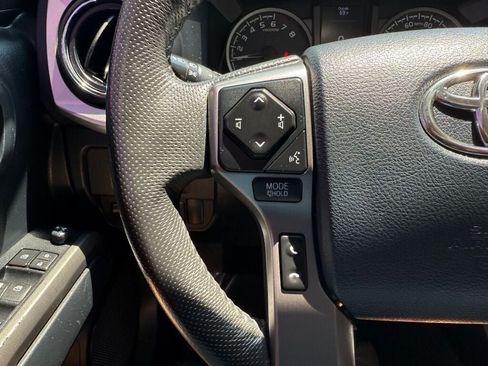 Used 2018 Toyota Tacoma SR5 AWD/4WD image 14