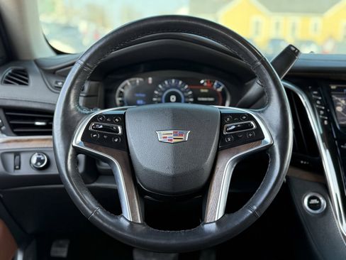 Used 2017 Cadillac Escalade Luxury image 19