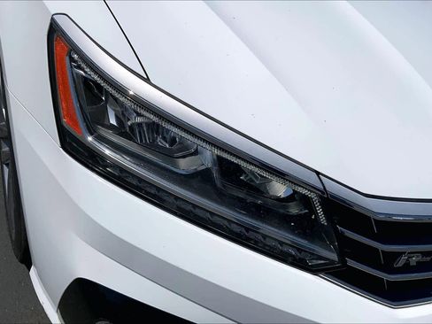 Used 2018 Volkswagen Passat 2.0T R-Line w/ R-Line Lighting Package FWD image 27