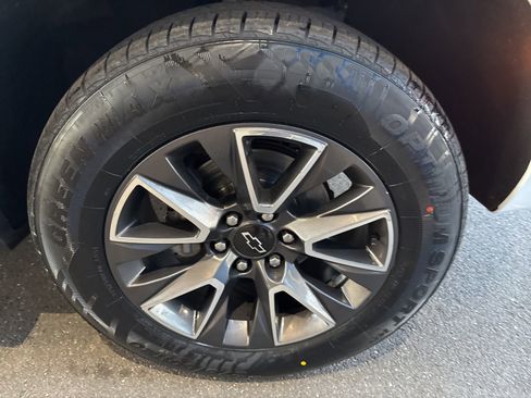 Used 2022 Chevrolet Suburban Z71 image 12