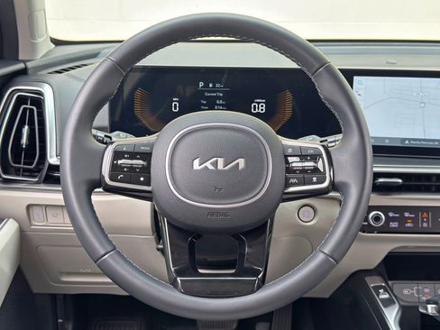 Used 2025 Kia Sorento EX w/ Panoramic Sunroof Package FWD image 19
