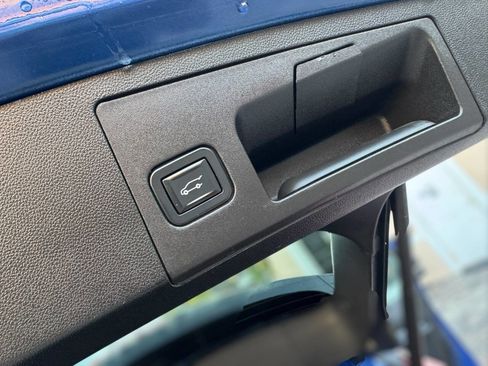 Used 2021 Cadillac XT4 Premium Luxury image 21