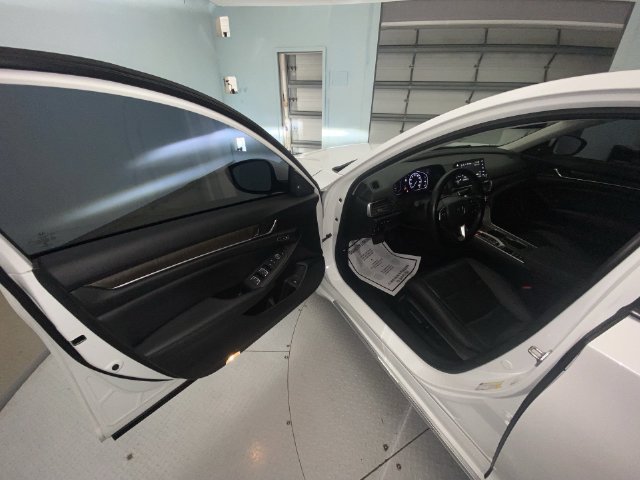 Used 2019 Honda Accord Touring image 11