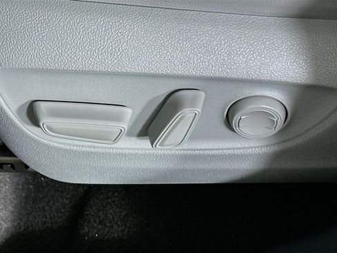 Used 2024 Toyota Highlander Platinum FWD image 12