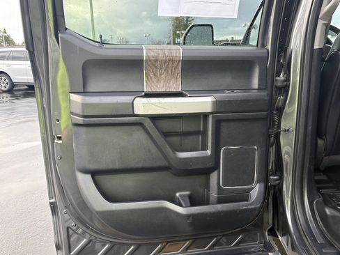 Used 2017 Ford F350 Lariat w/ Chrome Package image 31