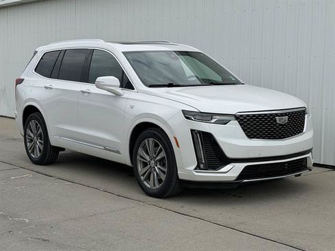 Used 2024 Cadillac XT6 Premium Luxury AWD/4WD image 2