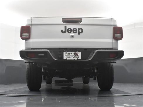 New 2025 Jeep Gladiator Sport image 23