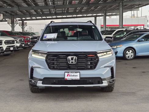 Used 2025 Honda Pilot TrailSport image 3