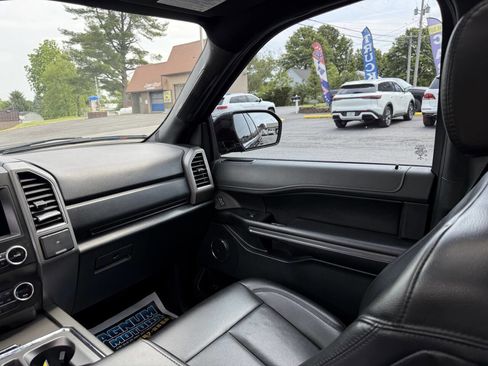 Used 2020 Ford Expedition XLT w/ Black Accent Package AWD/4WD image 19