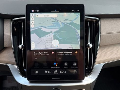 New 2026 Volvo XC90 T8 Plus w/ Protection Package Premier image 10