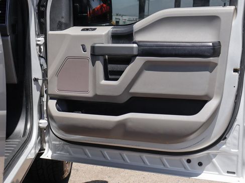 Used 2017 Ford F150 XLT image 35