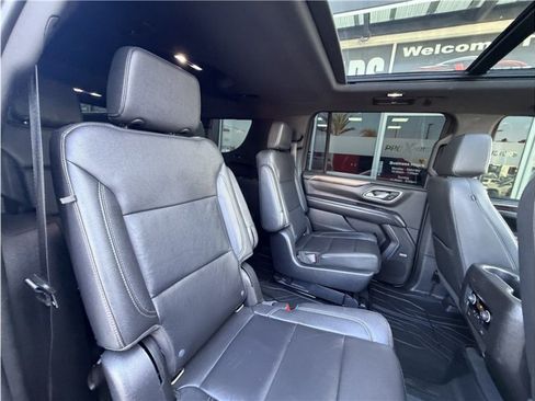 Used 2021 Chevrolet Suburban LT RWD image 30