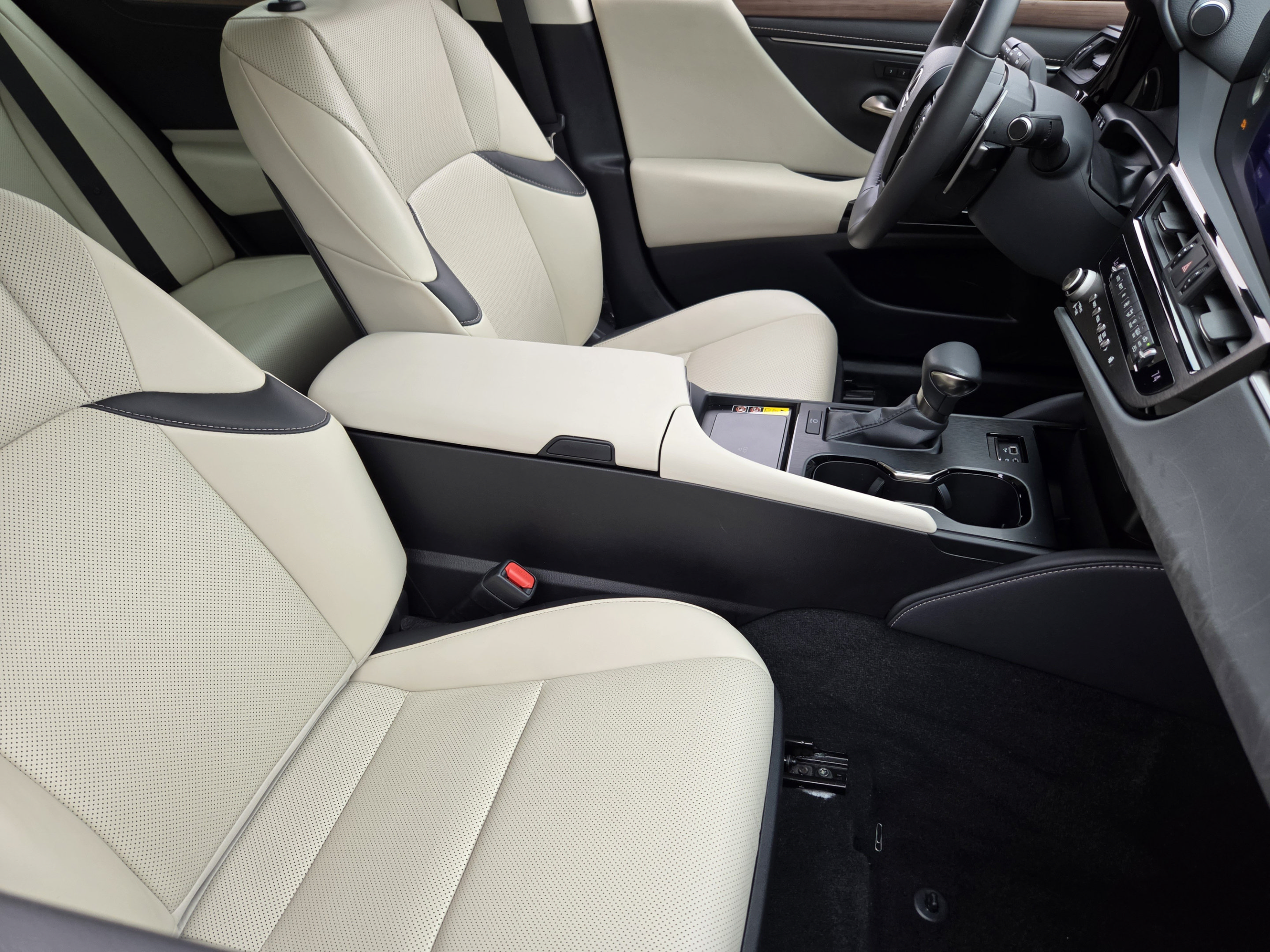 Used 2024 Lexus ES 350 w/ Premium Package FWD image 7