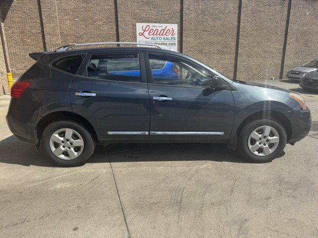 Used 2014 Nissan Rogue S w/ Convenience Package AWD/4WD image 2