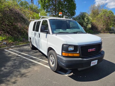 Used 2013 GMC Savana 2500 w/ Cold Climate Package RWD image 3