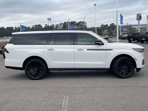 Used 2025 Lincoln Navigator L Reserve w/ Jet Appearance Package image 2