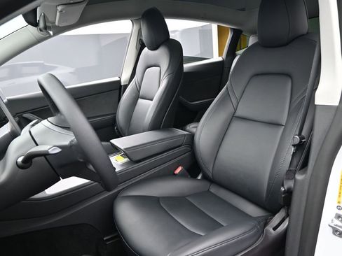 Used 2022 Tesla Model Y Long Range image 23