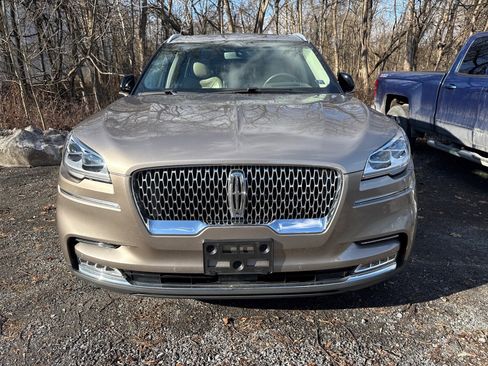 Used 2020 Lincoln Aviator Reserve w/ Equipment Group 202A image 2