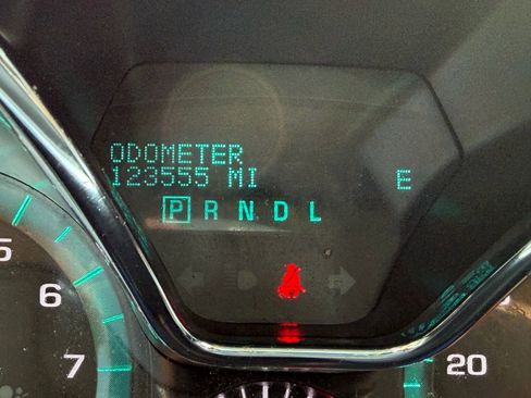 Used 2017 Chevrolet Traverse LT image 25