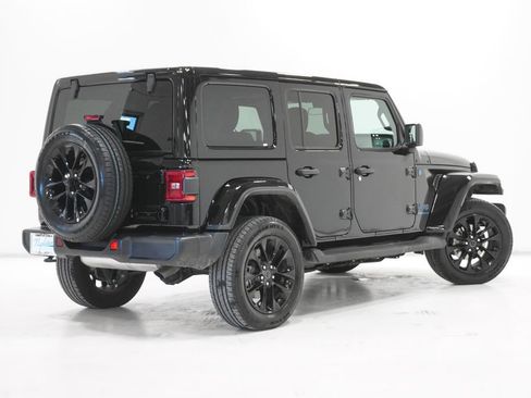 Used 2025 Jeep Wrangler Unlimited Sahara image 9