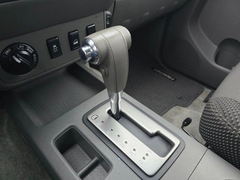 Used 2012 Nissan Frontier SV image 33