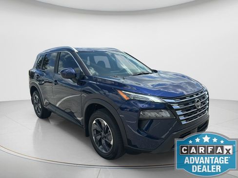 Used 2025 Nissan Rogue SV w/ SV Premium Package image 2