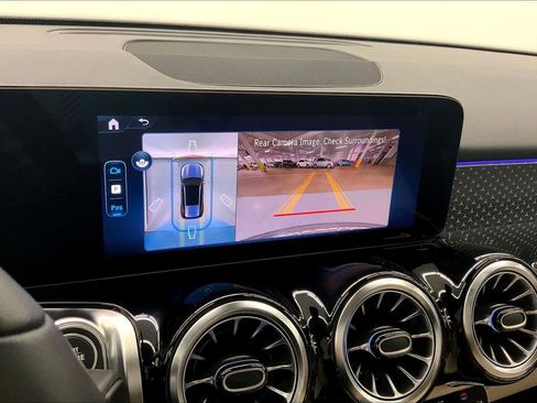 Used 2026 Mercedes-Benz GLB 250 image 25