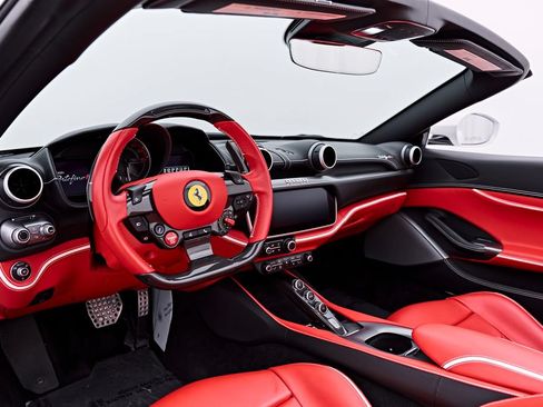 Used 2022 Ferrari Portofino M RWD image 2