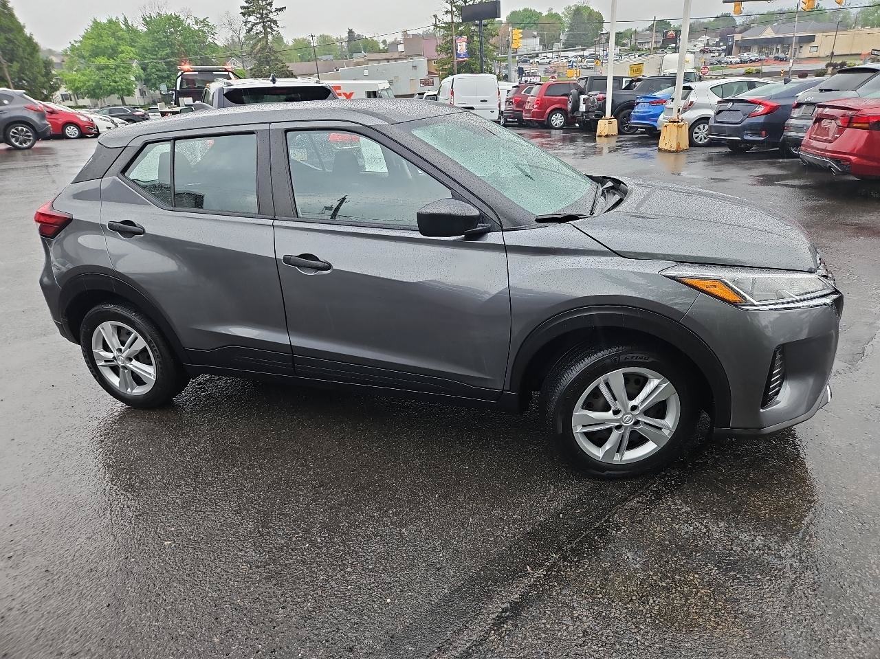 Used 2023 Nissan Kicks S FWD image 2