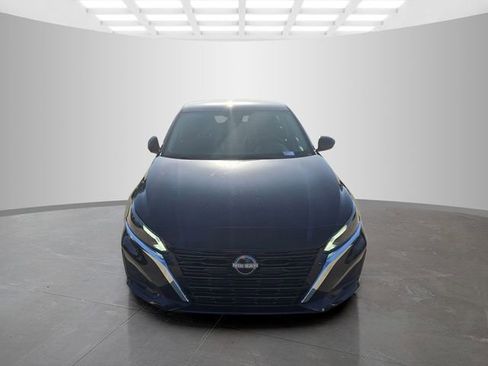 Used 2025 Nissan Altima 2.5 SV image 2