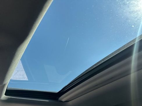 Used 2017 Toyota Highlander XLE image 14