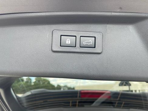 Used 2025 Subaru Outback Premium AWD/4WD image 17