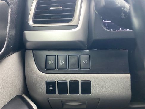Used 2019 Toyota Highlander XLE image 18