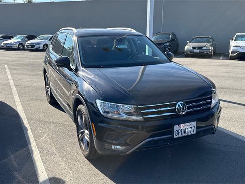 Used 2020 Volkswagen Tiguan SE image 2