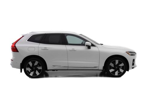 Certified 2023 Volvo XC60 T8 Plus w/ Climate Package image 4