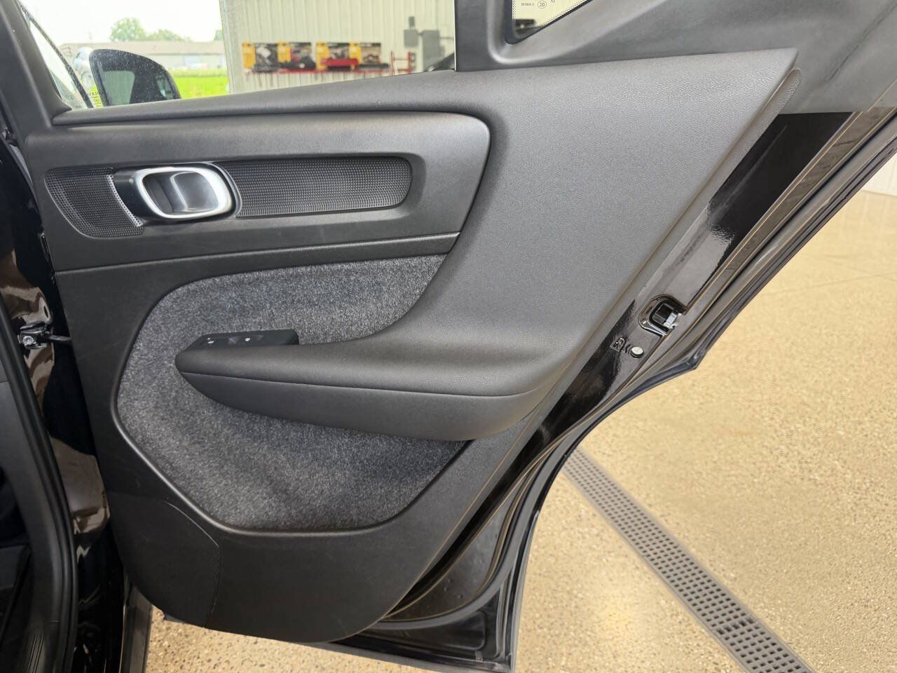 Used 2023 Volvo XC40 B4 Core FWD image 26