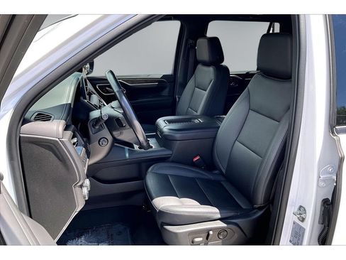 Used 2022 Chevrolet Tahoe Z71 w/ Luxury Package AWD/4WD image 21