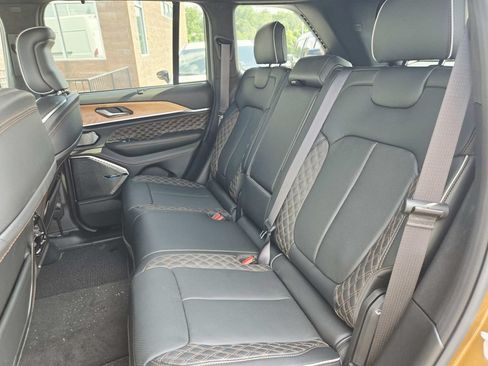 Used 2026 Jeep Grand Cherokee Summit w/ Obsidian Package AWD/4WD image 13