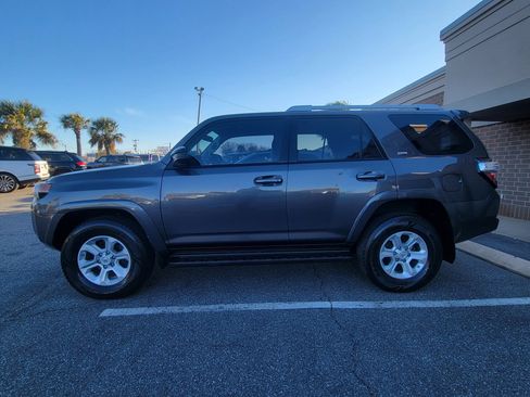 Used 2018 Toyota 4Runner SR5 image 8